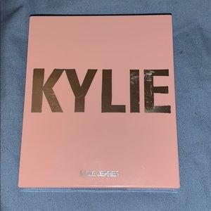 Kylie Cosmetics Cheers Darling Highlighter